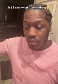 Young Thug's New Pet Tarantula at RapTV HQ