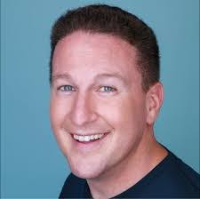 Tom Munson's Instagram, Twitter & Facebook