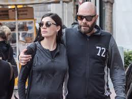 Ο μιχάλης κουϊνέλης και η ηβη αδάμου, χθες το απόγευμα, βάφτισαν την κορούλα τους σε κλειστό οικογενειακό και φιλικό κύκλο. Den Paei To Myalo Sas Poios 8a Baftisei Thn Korh Ths Adamoy Kai Toy Koyinelh Nassosblog Gr