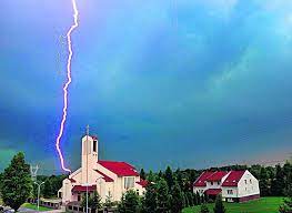 Polscy łowcy burz (skywarn polska), organizacja stworzona przez grupę ludzi, dla których żywioły stanowią pasję została zainicjowana po to by informować, ostrzegać, chronić, zapoznawać, edukować. Lowcy Burz Obserwuja Burze Godzinami Zachwyceni Ich Pieknem Slaskie Nasze Miasto