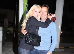 Ελένη μενεγάκη και μάκης παντζόπουλος επιβλέπουν τις εργασίες του σπιτιού στο οποίο πρόκειται να μετακομίσουν. Elenh Menegakh Makhs Pantzopoylos Ayto Einai To Akinhto Sthn Khfisia Sto Opoio Ependysan