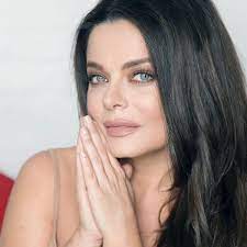 Ната́ша королёва (настоящее имя ната́лия влади́мировна порыва́й, укр. Posle Predatelstva Blizkih Natasha Koroleva Na Vremya Uehala Zhit Na Ostrov K Aborigenam Vokrug Tv