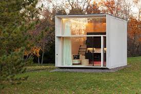 Measuring 10′ x 10′, the micro doesn't require a building permit in north america because its floor area doesn't exceed 100 square feet. 25 Quadratmeter Unabhangigkeit Minimalhaus Koda Von Kodasema Kleines Wohndesign Minihaus Micro Haus