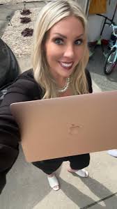 Kari Beckham's Instagram, Twitter & Facebook