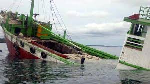 Check spelling or type a new query. Kapal Tenggelam 7 Awak Teromabng Ambing Selama 2 Jam Di Laut Tribunnews Com Mobile