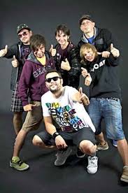 Find the latest tracks, albums, and images from smola a hrušky. Dvoch Clenov Kapely Smola A Hrusky V Cesku Zatkli Korzar Sme