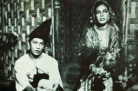 Pantang undur walau selangkah, demi agama, bangsa dan tanahair. Filem Sebagai Wadah Kritikan Sosial Roketkini Com