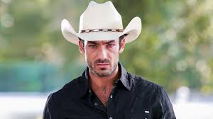 Tierra de reyes cast, plot, story, summary and more. Aaron Diaz Arturo Rey Gallardo Tierra De Reyes Aaron Diaz Cowboy Hats Hats