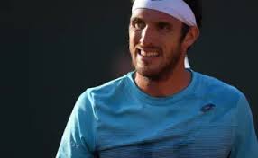 Agus" Velotti ganó y se metió en semifinales