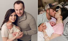 Counting On Stars Josiah And Lauren Duggar Share New Portrait With First Child Bella Milagro Daily Mail Online