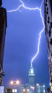 د زياد الجهني On Twitter صورة جميلة لـ صاعقة تلامس برج الساعة مكه