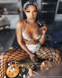 TS Parris  голые девки, члены, голые девки с членами, дрочево, гуро,  извратское порно и прочая половая ёбля - смотреть бесплатно!