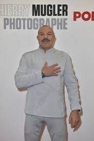 His family relations lacked affection, and his mother was. Manfred Thierry Mugler Le Couturier Evoque Sa Transformation Physique Purepeople