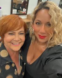 Todo lo que hagamos para nosotras es importante, por eso no dejo que nadie  que no sea Janice Orsini #orsini_stylist refresqué mi colorado del pelo.  Pero esta vez se botó porque también