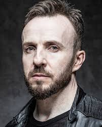 PERFORMER PROFILE: DECLAN LONG