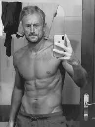 Han är äldre bror till tomas northug som också tävlar i det norska längdlandslaget. Petter Northug Ser Ut Som Kroppen Holder Seg Ok Nar Ae Facebook