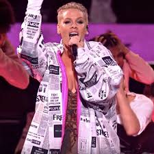 Pink recently joined tiktok and posted a video of willow singing the song. Pink And Her Daughter Willow Sage Hart To Release Viral Duet Cover Me In Sunshine Music News Music News Com