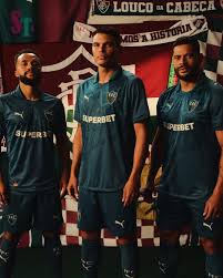 CURTIRAM? Com Thiago Silva, Hulk e Samuel Xavier, Fluminense e PUMA lan&ccedil;am terceiro uniforme para a temporada. Fotos: @pumabrasil