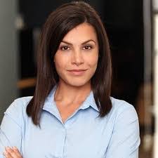 Leslie Steele's Instagram, Twitter & Facebook