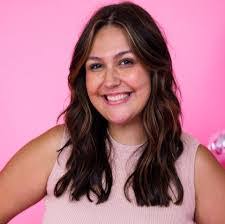 Casey Wallace's Instagram, Twitter & Facebook