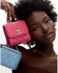 Kelly Cuff's Instagram, Twitter & Facebook