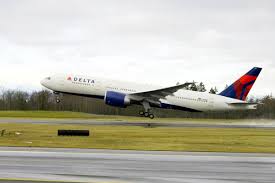 It is the world's largest twinjet. Boeing 777 200lr Taking Off Delta News Hub