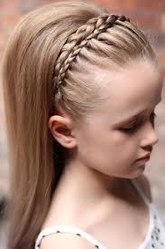 20 coiffures pour petite fille… qui vous en mettront … Coiffure Mariage Enfant Coiffures De Mariage Faciles Pour Les Petites Filles Idees De Mariage
