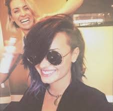 Demi lovato short hair demi lovato haircut pretty hairstyles easy hairstyles langer bob haircut styles celebrity hairstyles hair today hair dos. Demi Lovato Debuts Shorter Haircut And Colorful Streaks Glamour