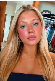 Isabella Barlow's Instagram, Twitter & Facebook