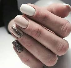 Uñas decoradas largas de flores azules en combinación de manos y pies con brillo color plata y. Unas Decoradas Que Combinan Con Un Vestidos Color Rojo