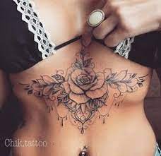 Underboobs Tattoos Ideas 99 Tatouage Rose Epaule Tatouage Tatouage Au Sternum