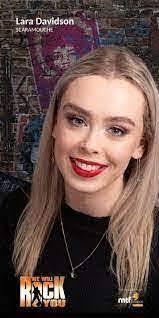 Lara Davison's Instagram, Twitter & Facebook