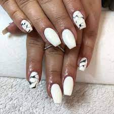 Las uñas esculpidas son nuestra mejor oportunidad para derrochar creatividad, mostrar nuestro sello y hacer que nuestras manos formen parte de ese estilo personal, que nos convierte en. Unas Blancas 2020 Blogmujeres Com