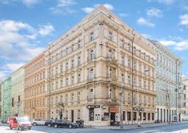 Additional amenities include fitness room, tennis court, and kids' play area. Hotel City Inn