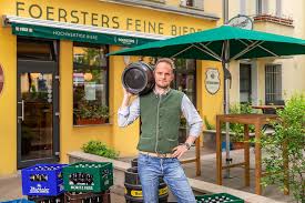 Bira çaldı ve personelin bilgisi mükemmel ve gıda 1 sokak sınıfı oldu. Foersters Feine Biere Das Bier Entscheidet