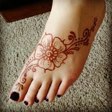 Henna leg tattoos leg henna tattoo. Discovered By Masel Ktr Find Images And Videos About Henna On We Heart It The App To Get Lost In What You Lo Henna Designs Feet Henna Tattoo Foot Foot Henna