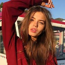 Mona Aziz's Instagram, Twitter & Facebook