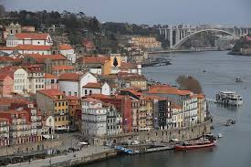 Centrum porta obydluje asi 237 000 lidí, celá městská oblast v. Portugalsko Porto Reka Douro Mesto Reky Pikist