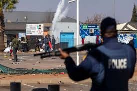 Violent rioting erupted across several south african cities on sunday following the imprisonment of former president jacob zuma. V0vy4uelnikzim