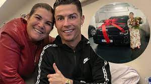 Dolores aveiro fue sorprendida por cristiano ronaldo tras recibir por el día de la madre un lujoso carro valorizado en exorbitante cifra. Cristiano Gifts Dolores Aveiro 100 000 Euro Car For Mothers Day As Com