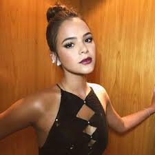 Bruna marquezine já mostrou diversas vezes que não tem medo de arriscar quando o assunto é moda. Bruna Marquezine Lezwatch Tv