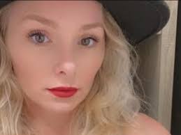 Tammy Beach's Instagram, Twitter & Facebook