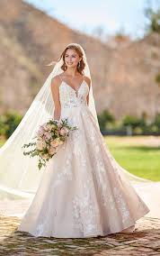 Maybe you would like to learn more about one of these? Brautkleid Spitze Im Hochzeitshaus Findest Du Eine Riesige Auswahl