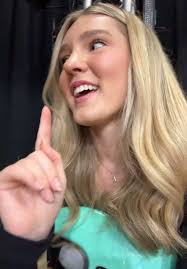 Cover de 'She Used to Be Mine' del musical Waitress