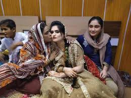 Singer marvi sindhu all pictures. Sindhu Marvi Mre Shadi Ki Pic Or Ami Jan K Sth Facebook