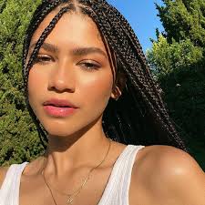Jules's makeup on 'euphoria' is a clue about her future i did a euphoria inspired makeup and maybe it looks good or whatevaaaa. Off Camera Makeup Looks From Our Favourite Euphoria Actresses Zendaya Barbie Ferreira Alexa Demie Buro 24 7 Singapore