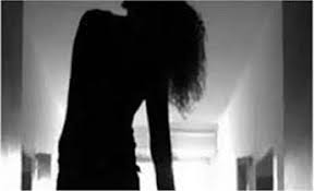 يعلق زوجته كالذبيحة في غرفة النوم بمصر تفاصيل مروعة المدينة نيوز