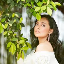 Menerusi instagram, nelydia memuat naik foto bersama seorang lelaki dipercayai kekasihnya yang dikenali sebagai hafiz dengan kapsyen mahu bertemu di hari pernikahan. Bukan Cincin Risik Tapi Dari Jejaka Istimewa Nelydia Senrose Skop Rojak Daily