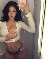 Zmeixio - Free pics, galleries & more at Babepedia