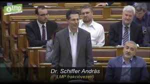 9 éve schiffer andrás, az lmp frakcióvezetője a párt országos politikai tanácsának szombati ülésén lemondott posztjáról. Schiffer Andras Eles Szoparbajt Vivott Orban Viktor Miniszterelnokkel Simicska Lajosrol Youtube